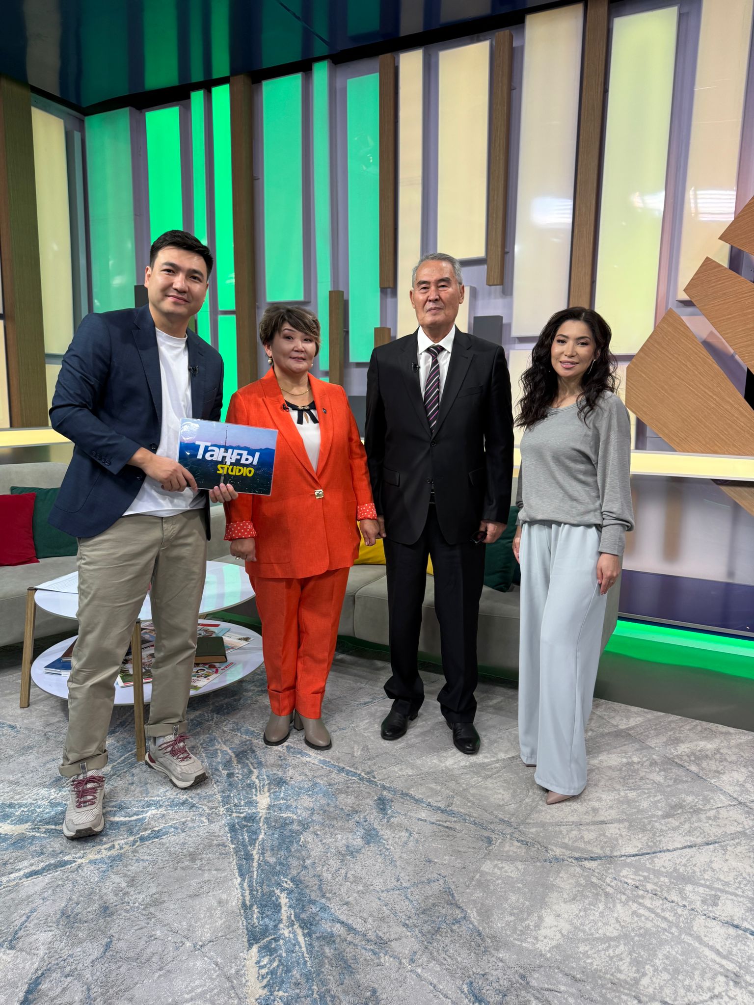 Халықаралық алма күніне орай «Таңғы студияда» ҚазҰУ профессорлары сұхбат берді